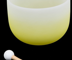 Barevná křišťálová mísa E — "Oheň" (3. čakra)